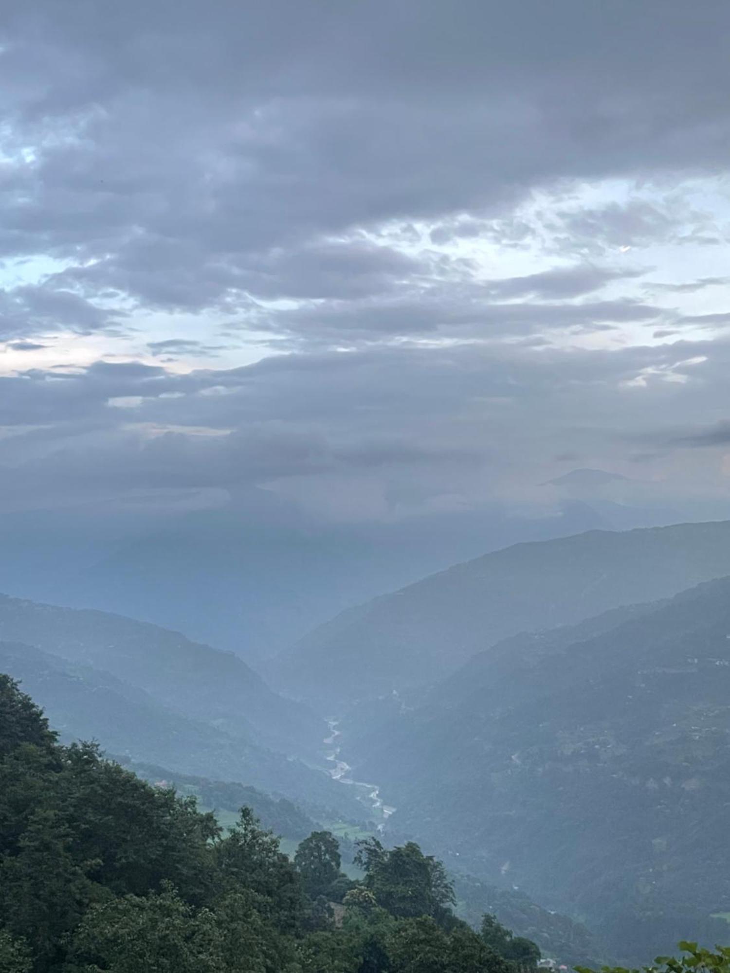 펠링 Wake In Himalayas 호스텔 외부 사진