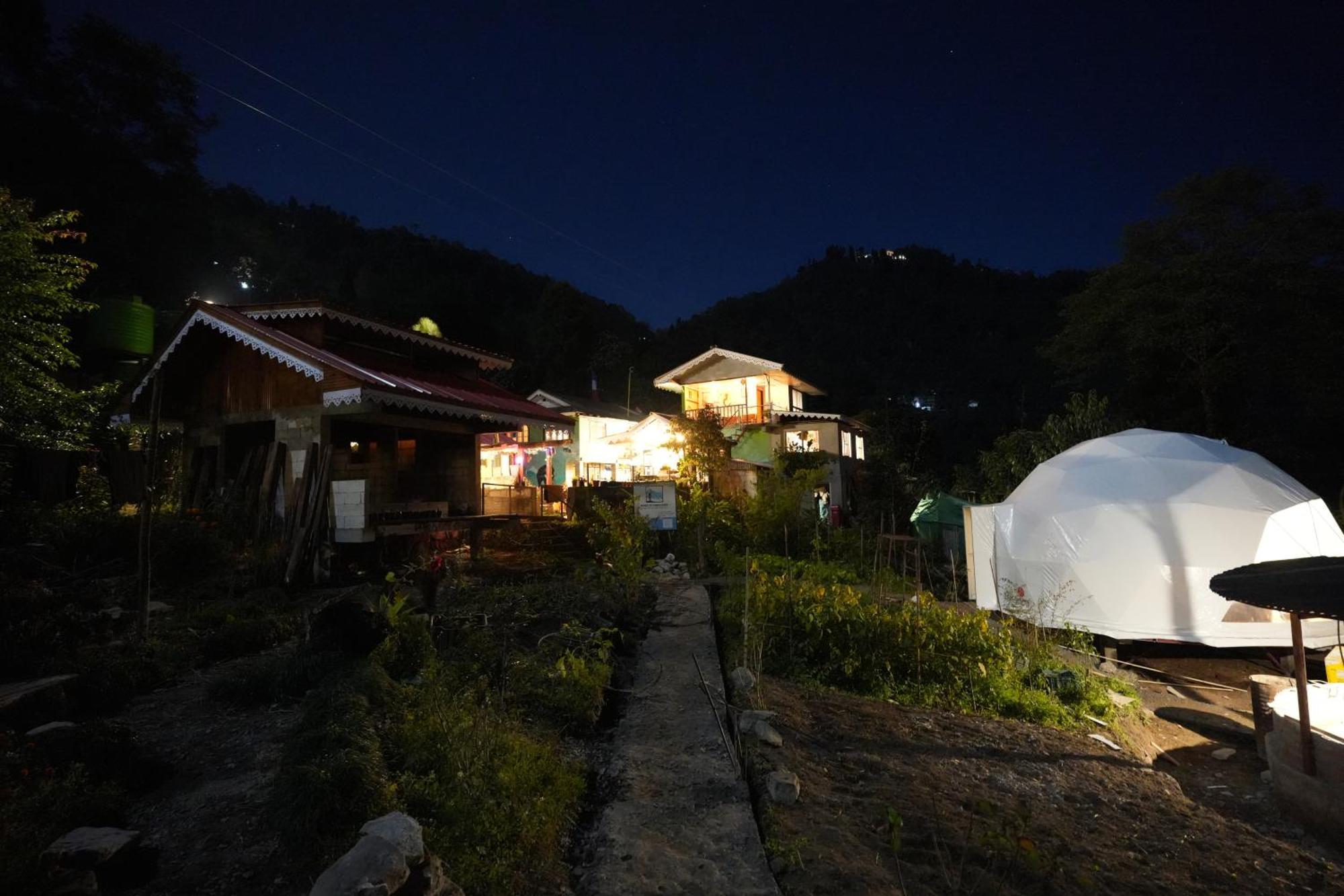 펠링 Wake In Himalayas 호스텔 외부 사진
