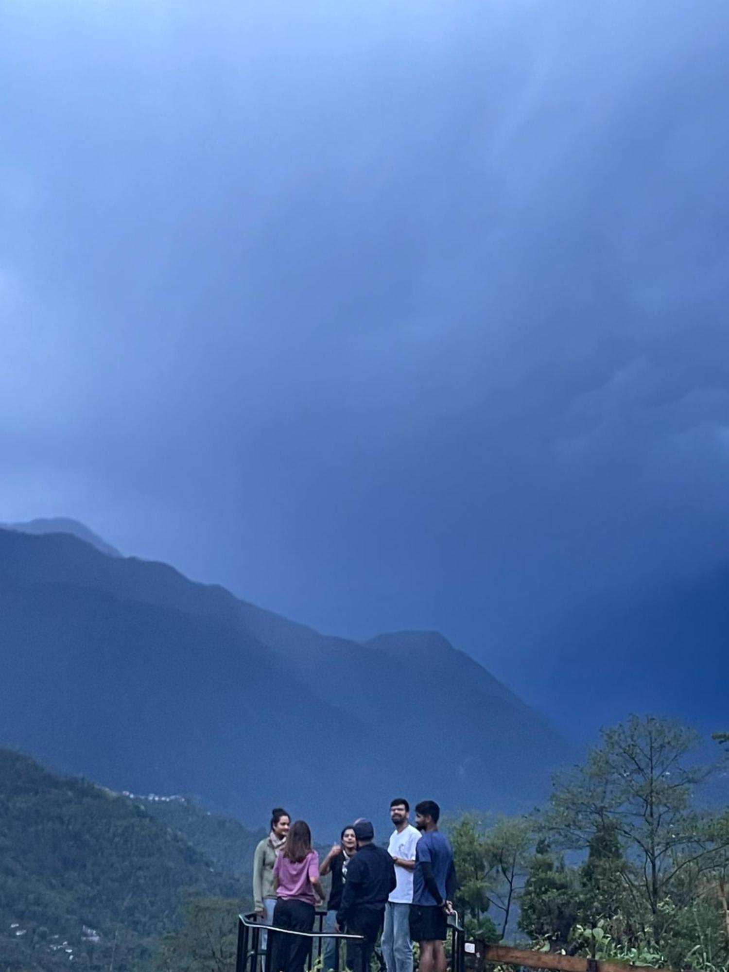 펠링 Wake In Himalayas 호스텔 외부 사진