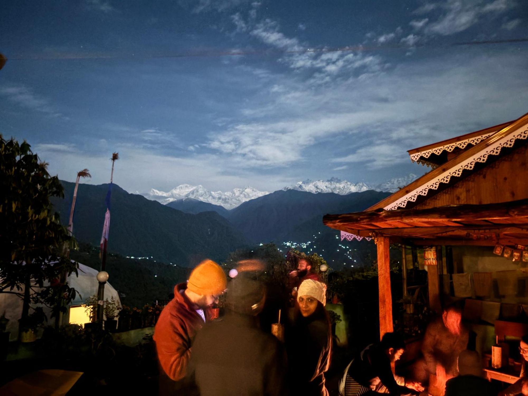펠링 Wake In Himalayas 호스텔 외부 사진